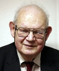 Benoît Mandelbrot